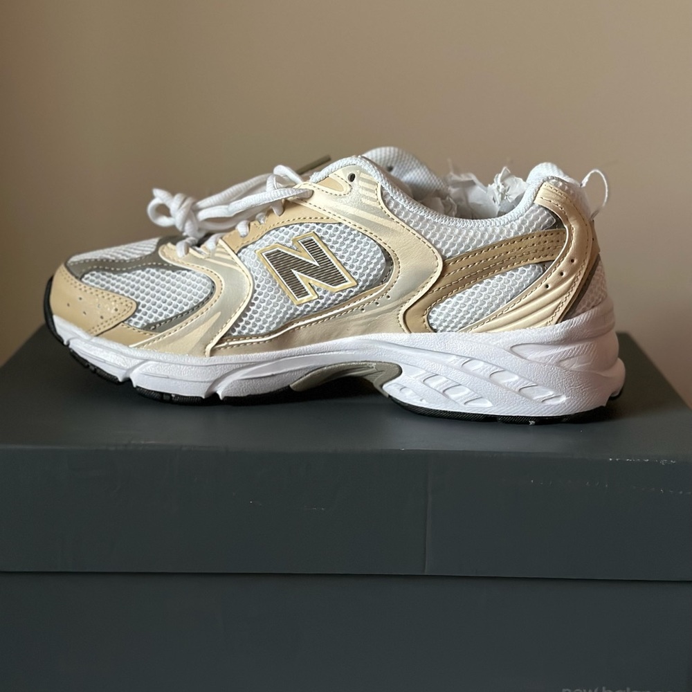 New Balance unisex 530 sneakers in beige and silver - exclusive to ASOS